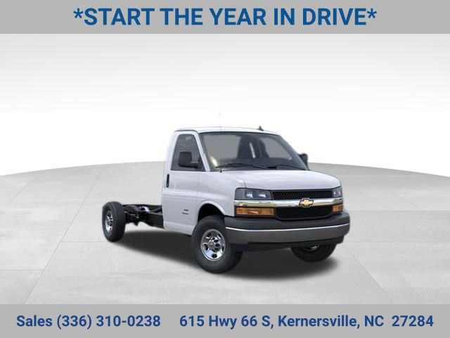 2025 Chevrolet Express Base's photo