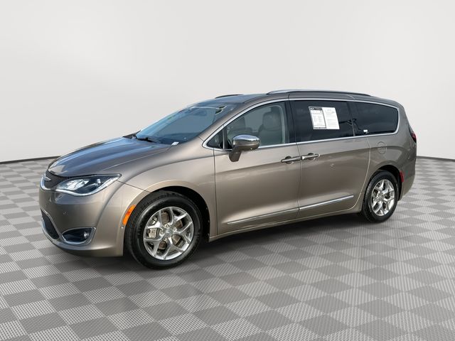 2018 Chrysler Pacifica Limited's photo