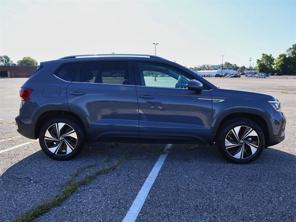 2024 Volkswagen Taos SE photo 5