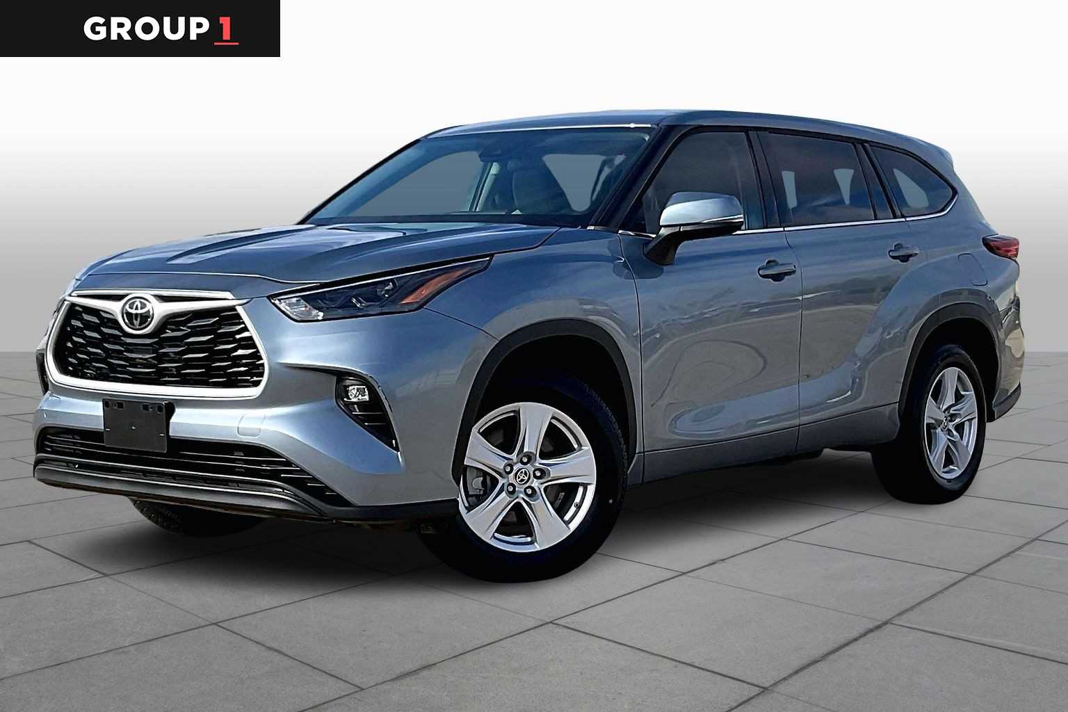 2022 Toyota Highlander LE's photo