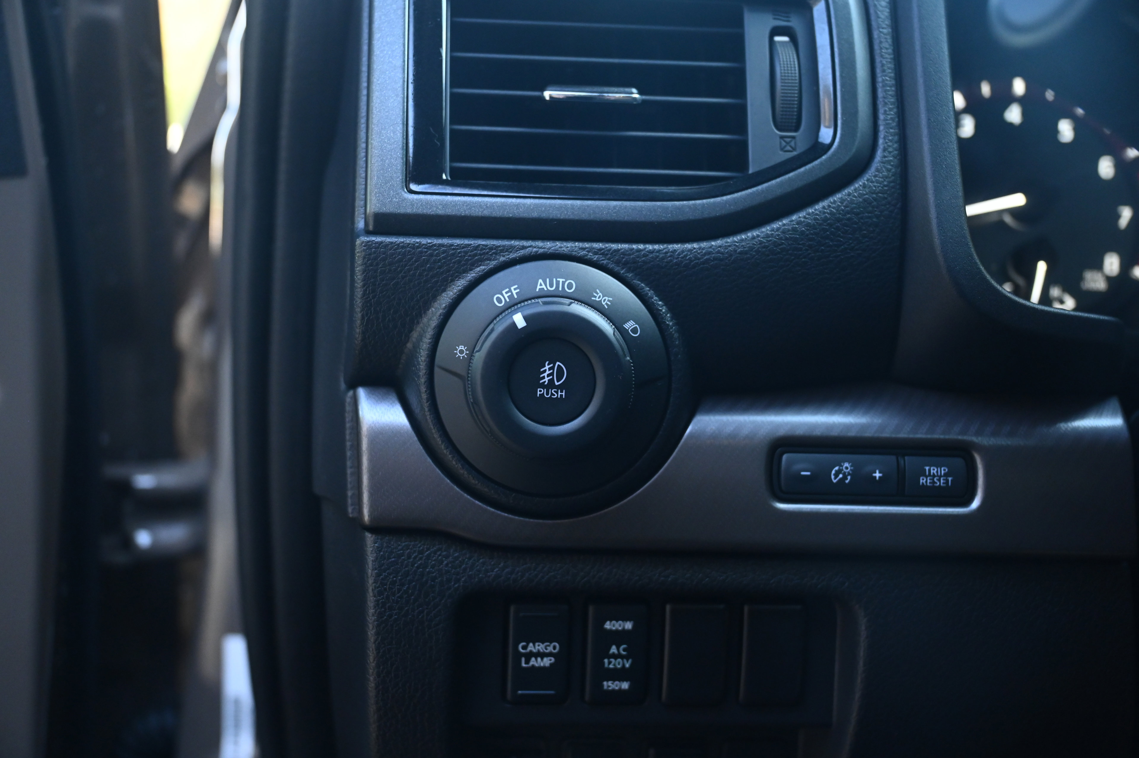 2024 Nissan Titan PRO-4X photo 11