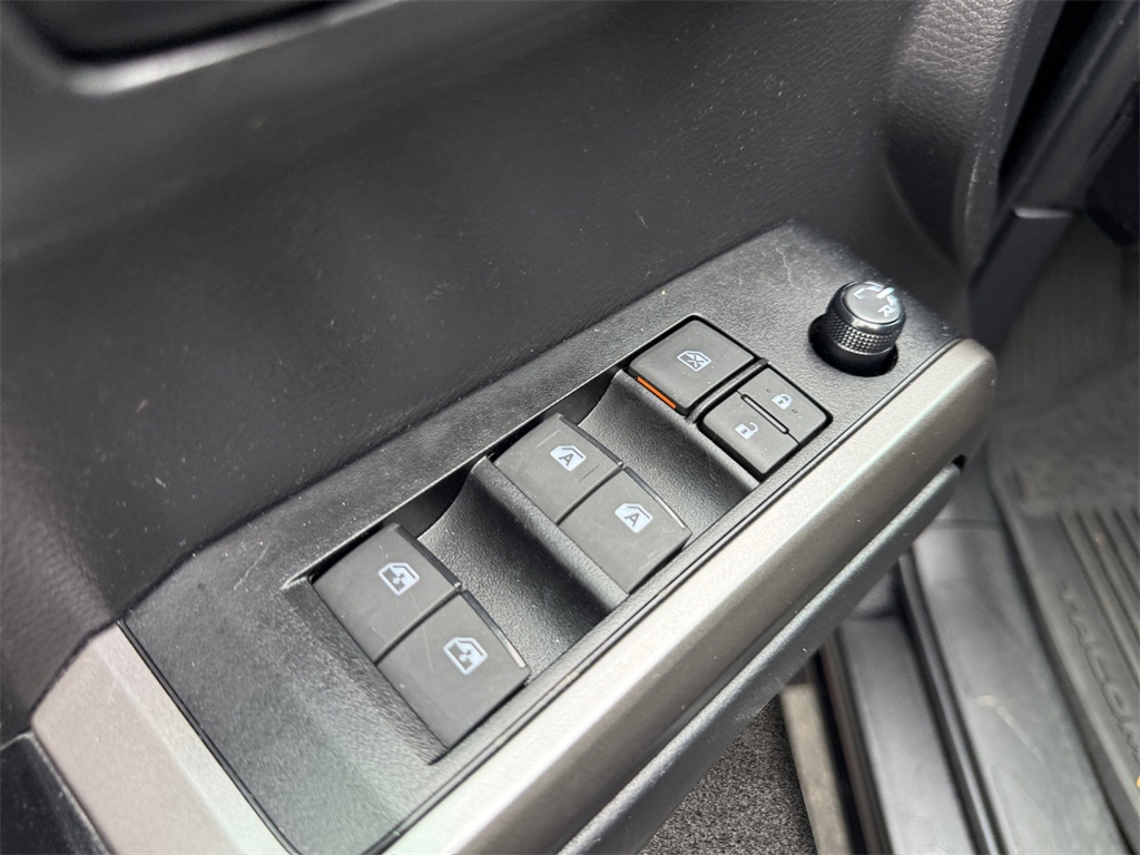 2023 Toyota Tacoma SR5 photo 17