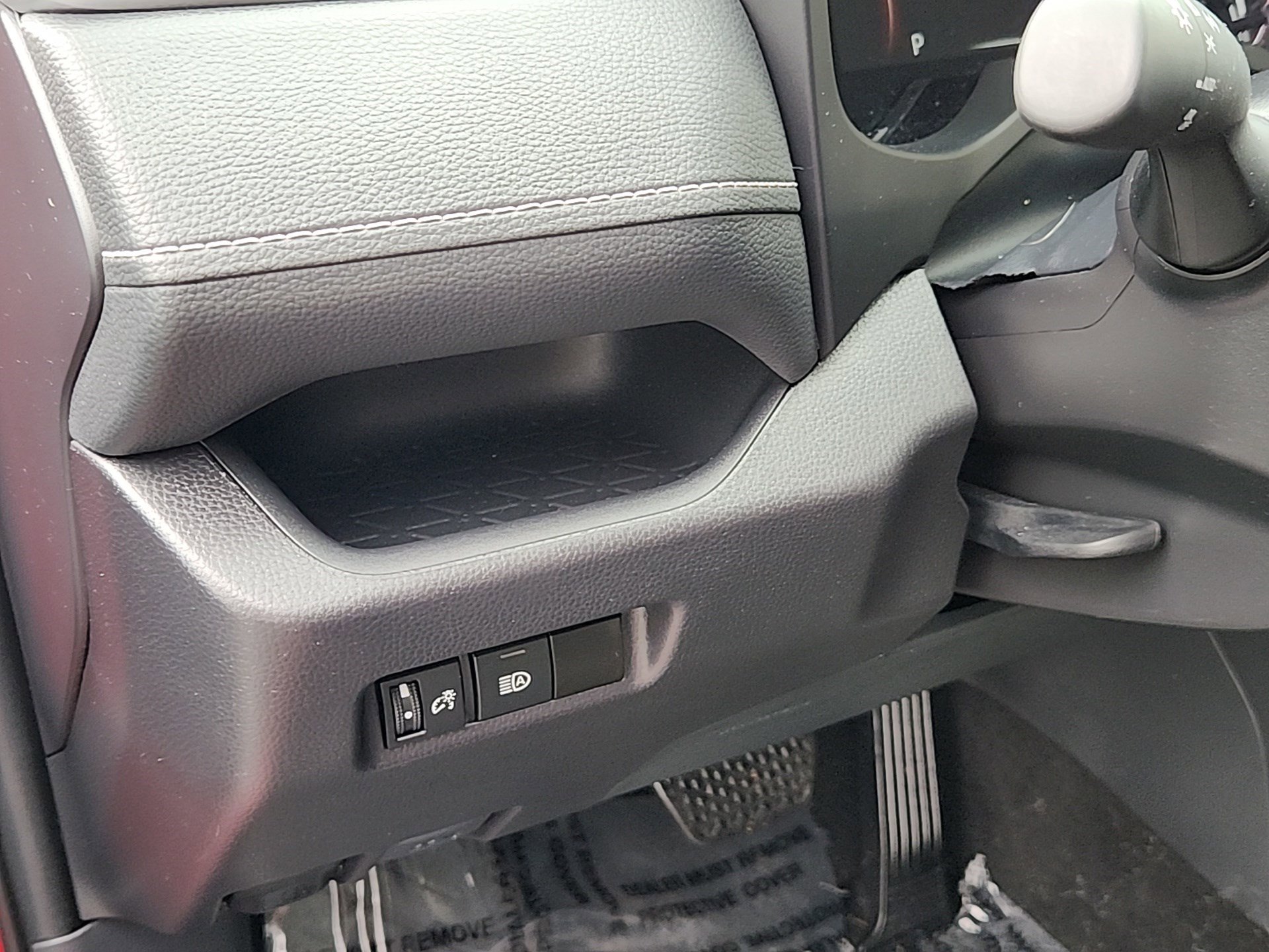 2025 Toyota RAV4 XLE photo 11