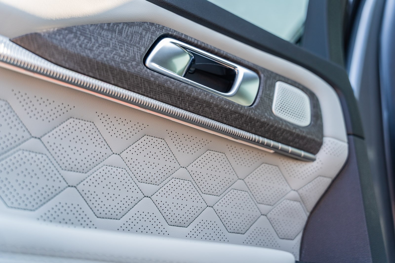 2025 Ford Explorer Platinum photo 16