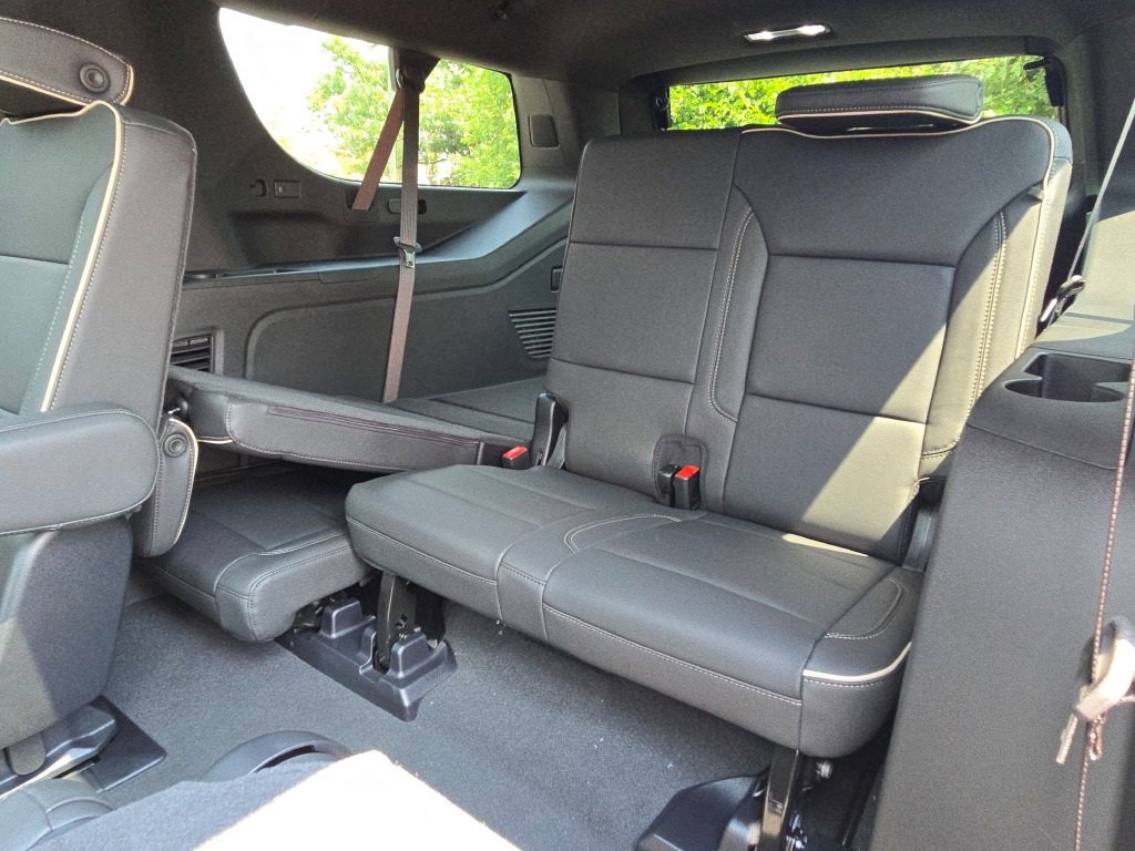 2025 Chevrolet Suburban Premier photo 22