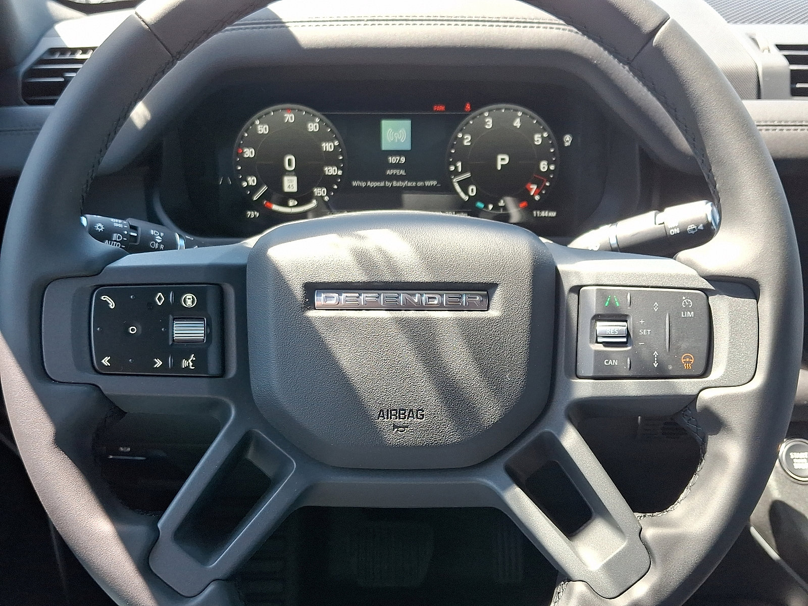2025 Land Rover Defender 110 X-Dynamic SE photo 21