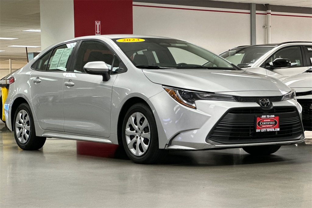 2023 Toyota Corolla LE photo 2