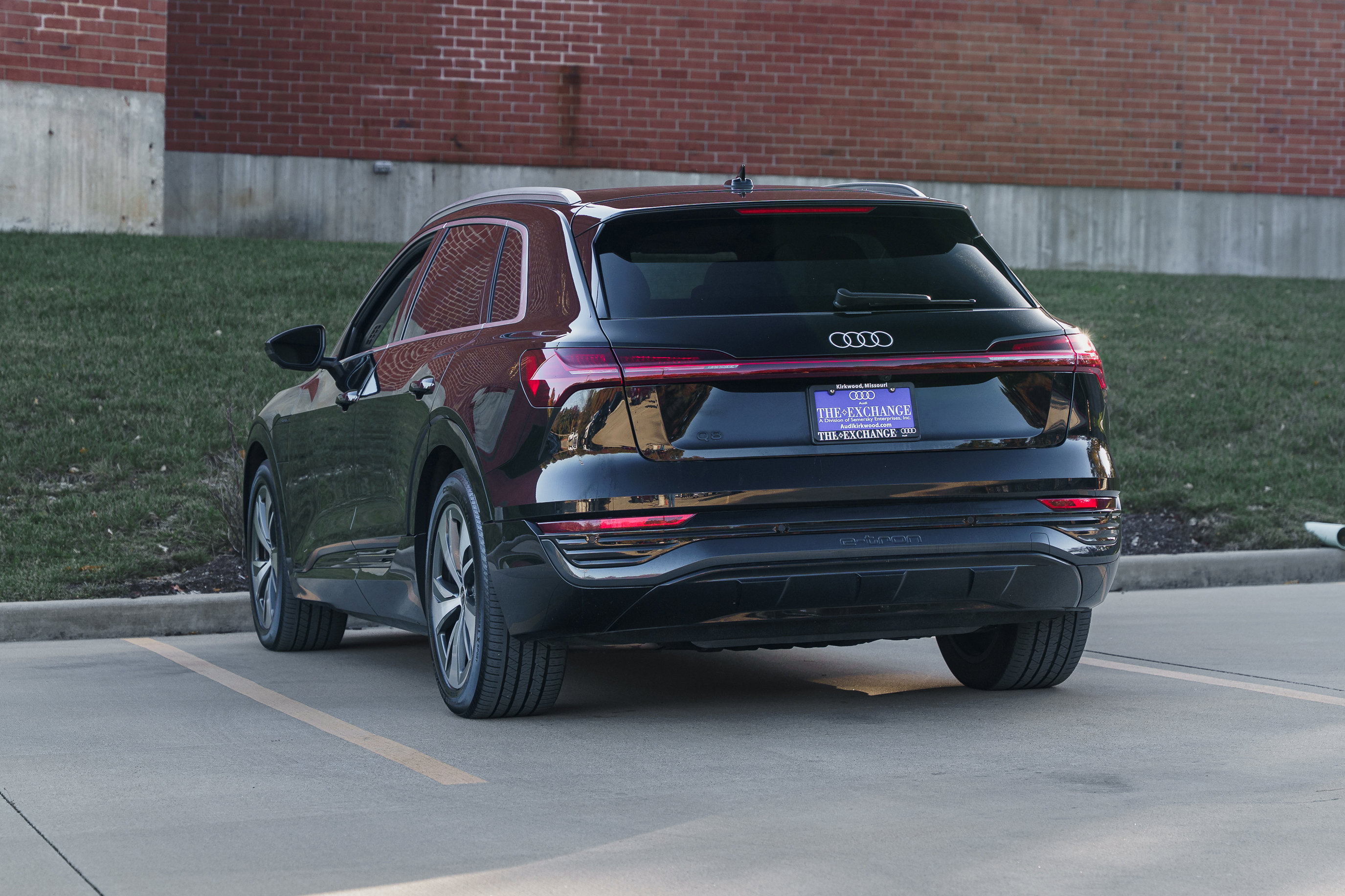 2024 Audi Q8 E-tron Premium Plus photo 2