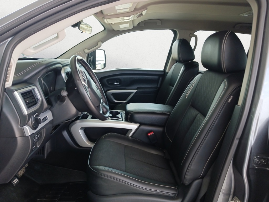 2018 Nissan Titan PRO-4X photo 11