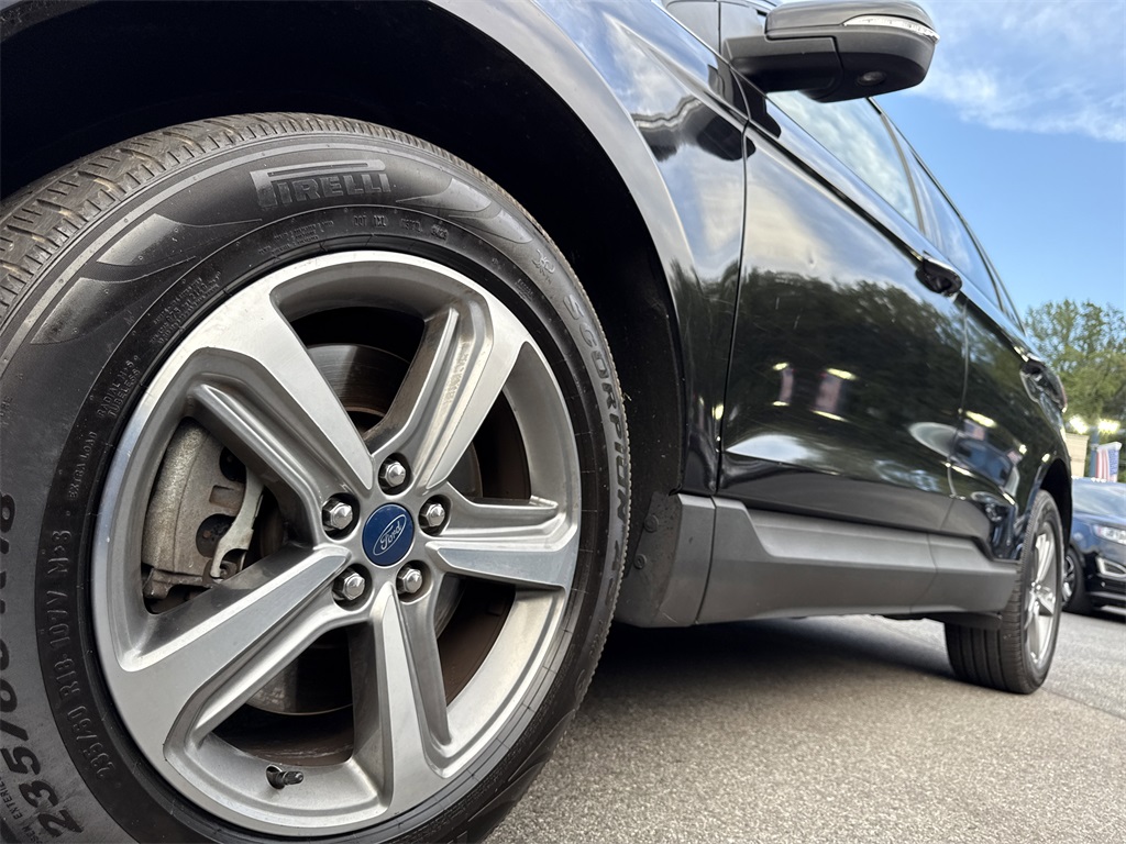 2019 Ford Edge Titanium photo 10