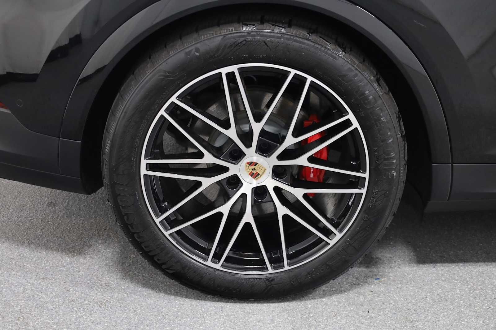 2025 Porsche Cayenne S photo 35