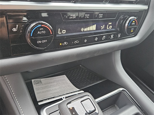 2025 Nissan Pathfinder SV photo 17