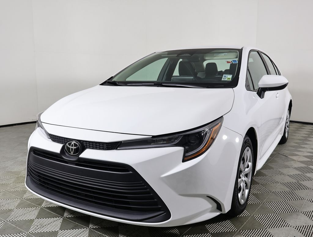 2023 Toyota Corolla LE photo 2