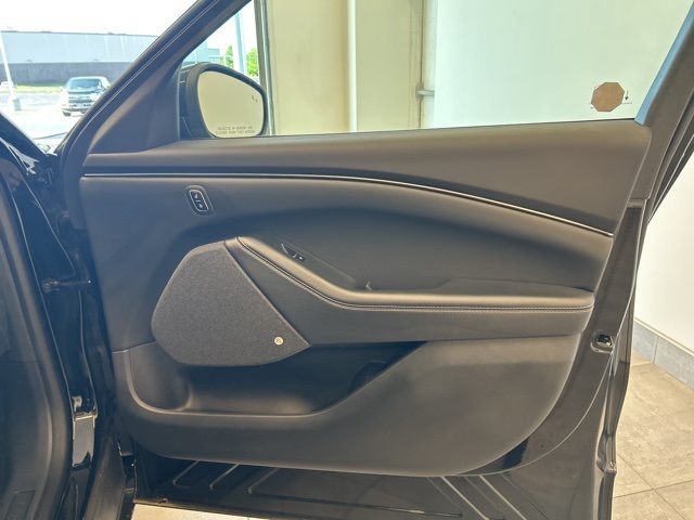 2025 Ford Mustang Mach-E Premium photo 25