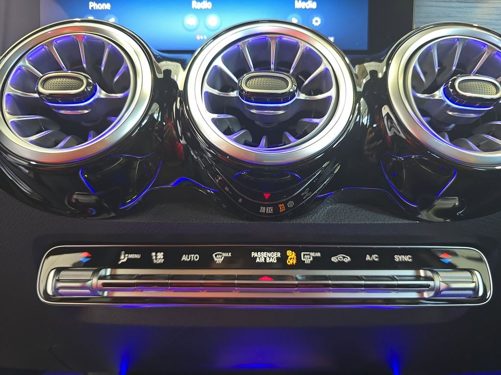 2025 Mercedes Benz GLB 250 photo 21