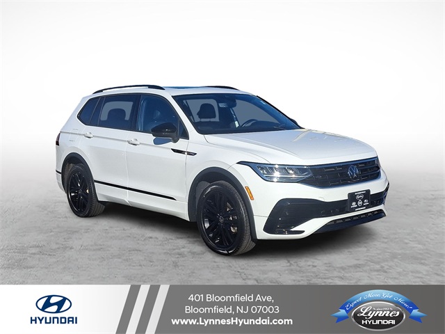 2022 Volkswagen Tiguan SE R-LINE BLACK's photo