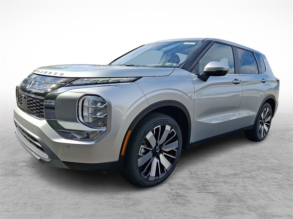 2025 Mitsubishi Outlander SE photo 2