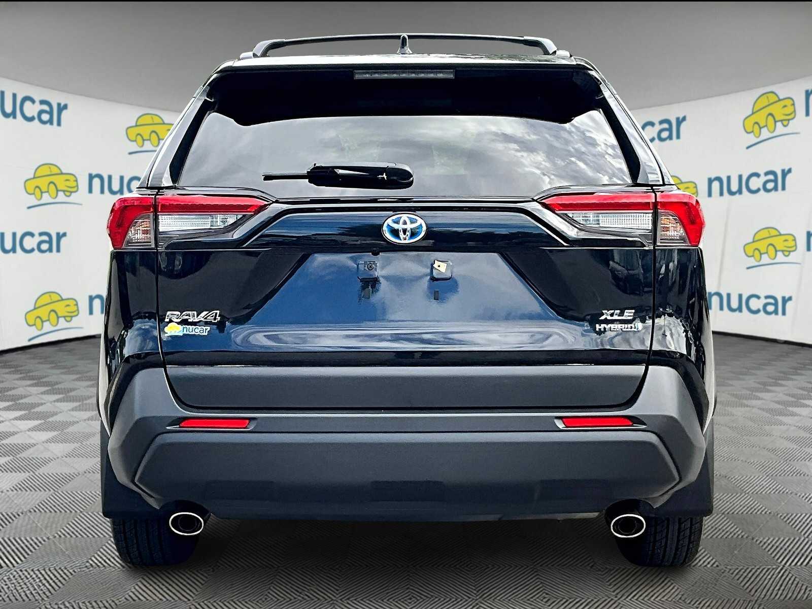 2021 Toyota RAV4 XLE photo 5