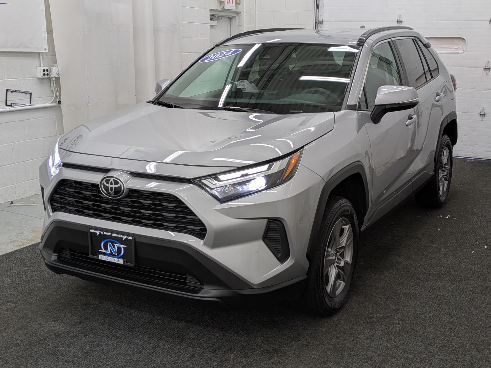 2024 Toyota RAV4 XLE's photo