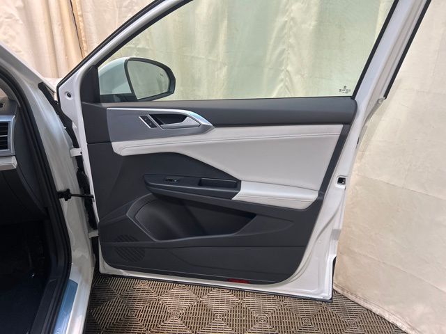 2025 Volkswagen Taos SE photo 30