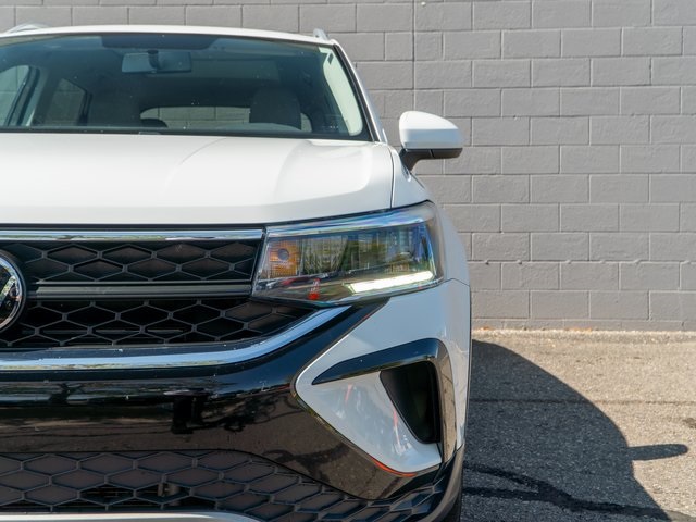 2022 Volkswagen Taos SE photo 11