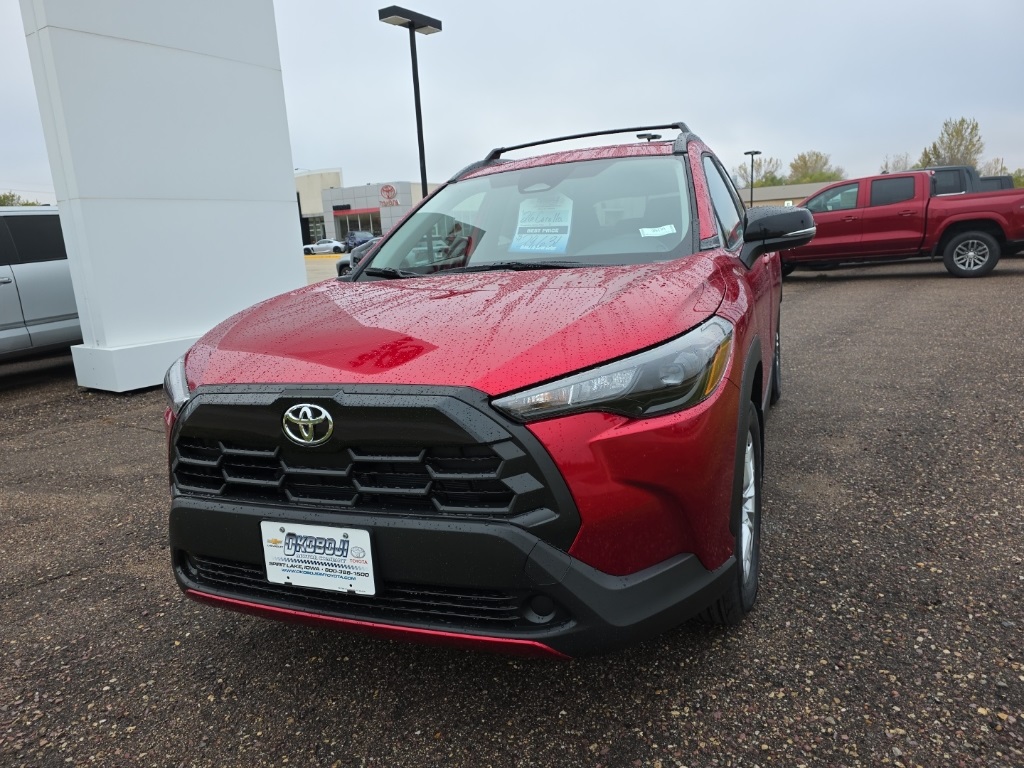 2026 Toyota Corolla Cross LE's photo
