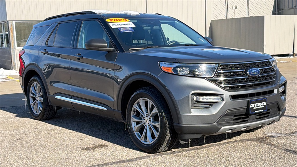 2023 Ford Explorer XLT's photo