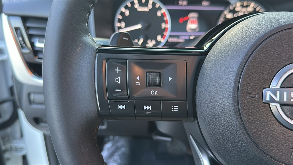 2023 Nissan Rogue SL photo 18