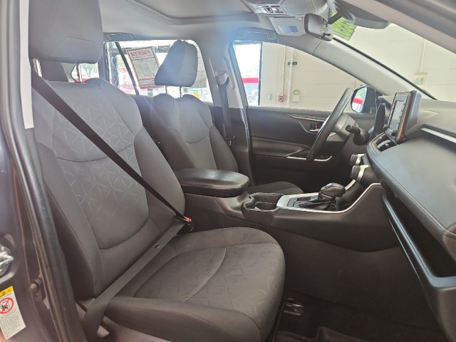 Used 2019 GRAY Toyota XLE image 14