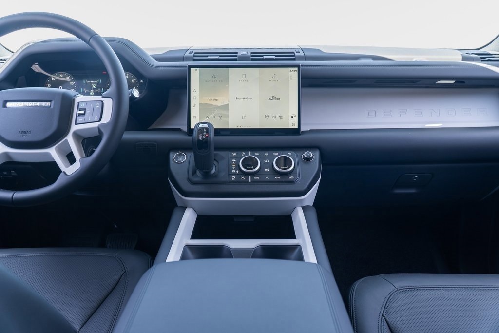 2025 Land Rover Defender 110 X-Dynamic SE photo 15