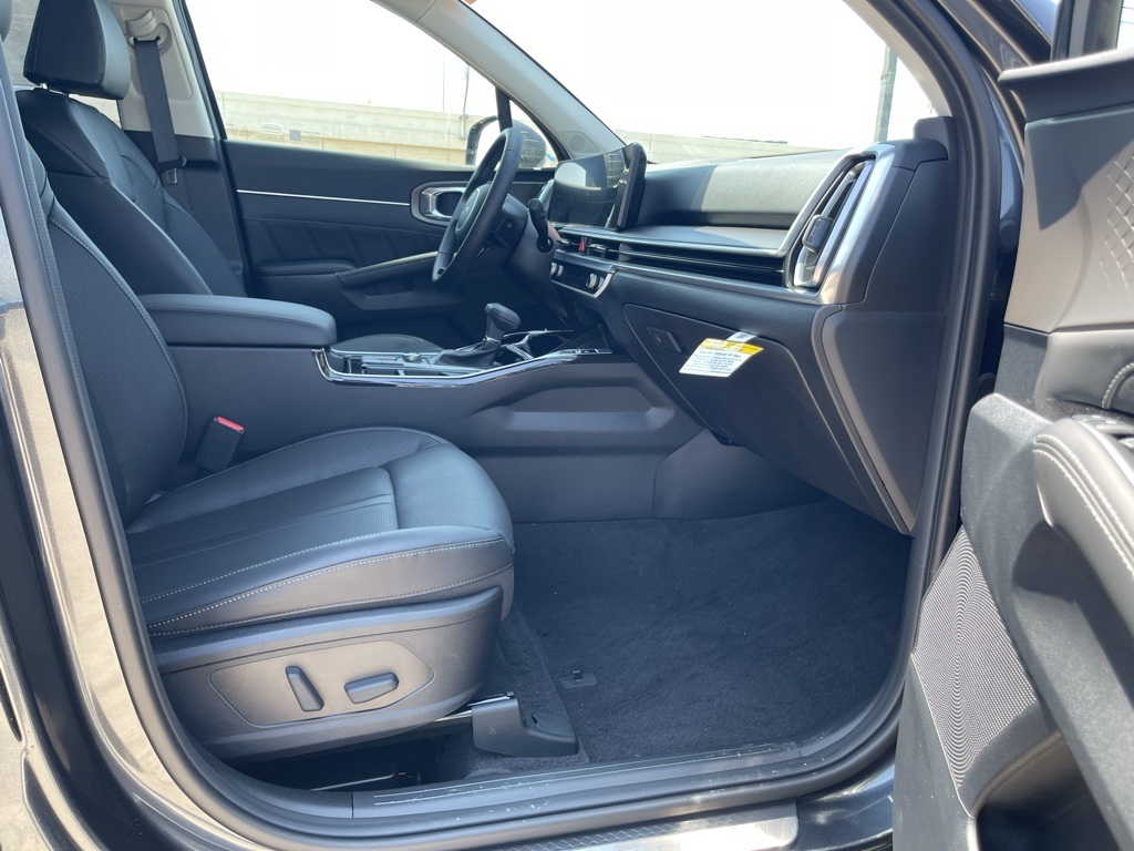 2025 Kia Sorento SX photo 18