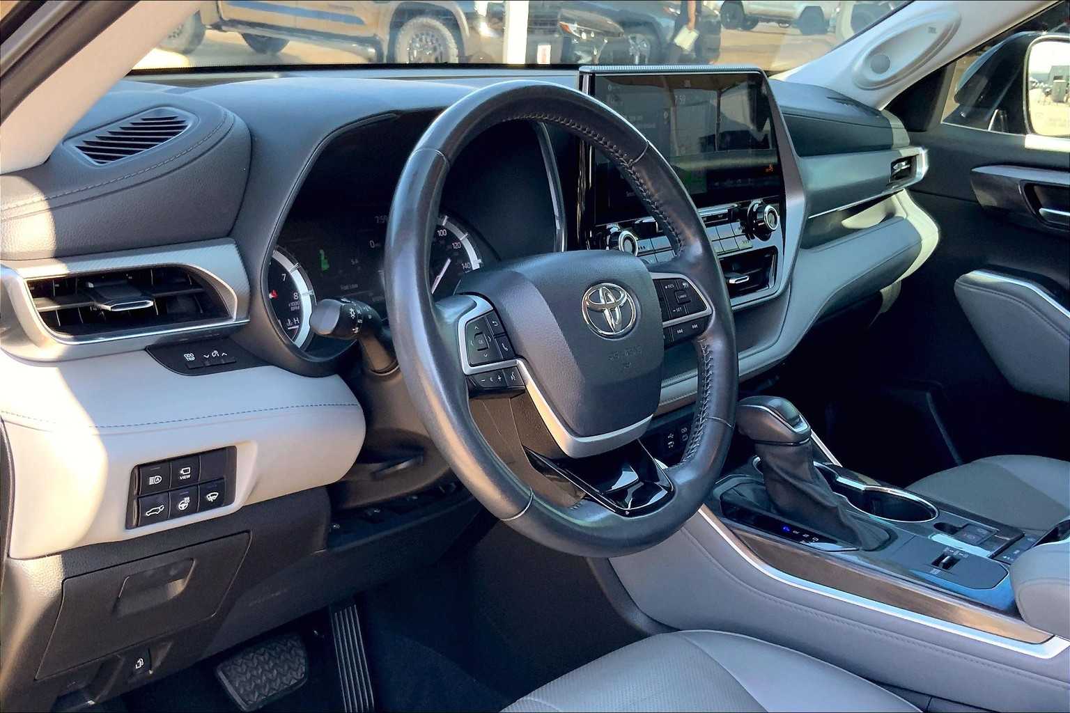 2022 Toyota Highlander Platinum photo 14