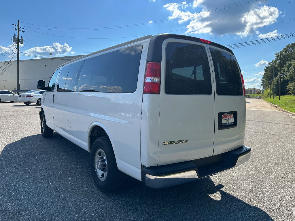 2019 Chevrolet Express Passenger 3500 LT photo 6