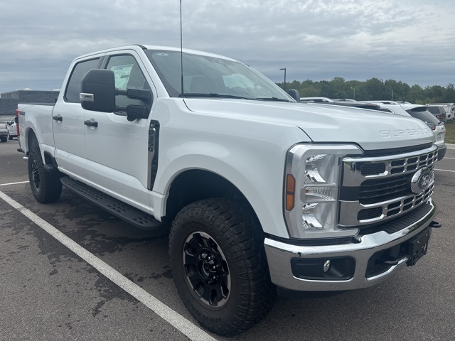 2025 Ford F-350 XLT photo 3