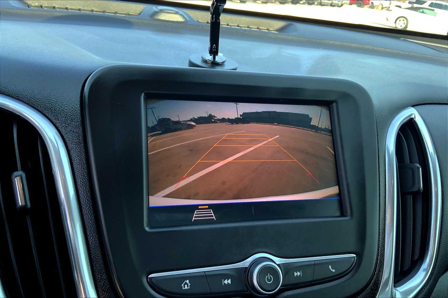 2020 Chevrolet Equinox LT photo 24