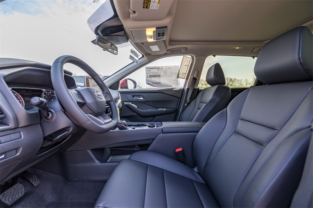 2025 Nissan Rogue SV photo 11