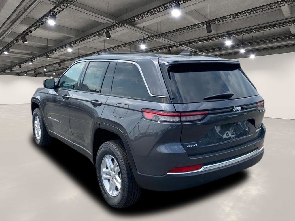 2025 Jeep Grand Cherokee Laredo photo 3