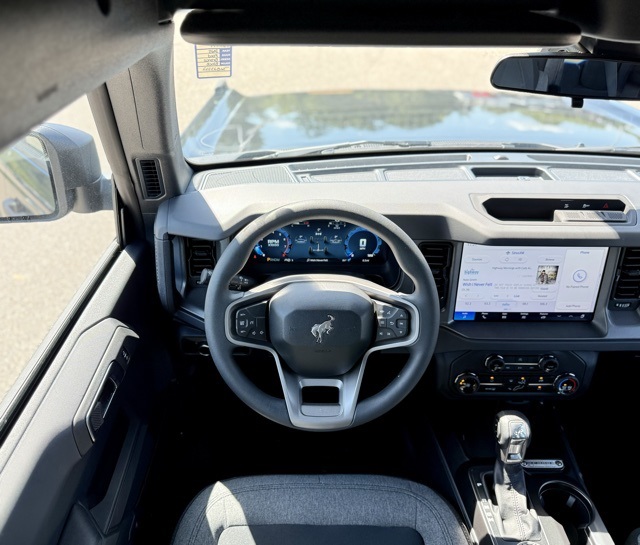 2025 Ford Bronco Base photo 16