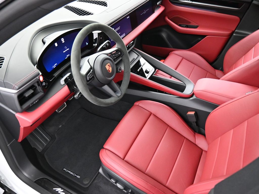2025 Porsche Macan Electric photo 4