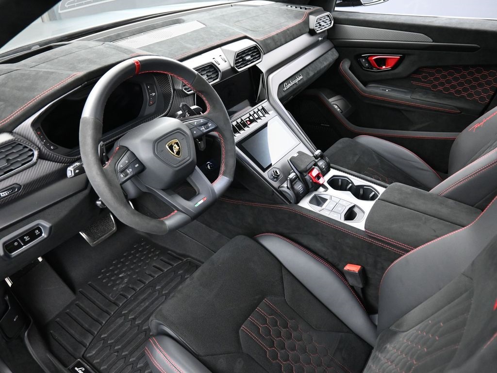 2024 Lamborghini Urus Performante photo 3