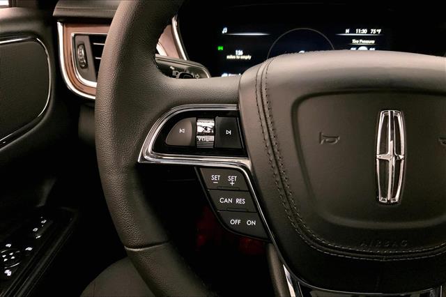 2017 Lincoln Continental Premiere photo 18