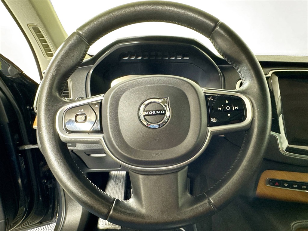 2022 Volvo XC90 T5 Momentum photo 32