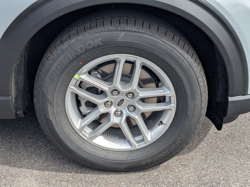 2025 Ford Explorer photo 11