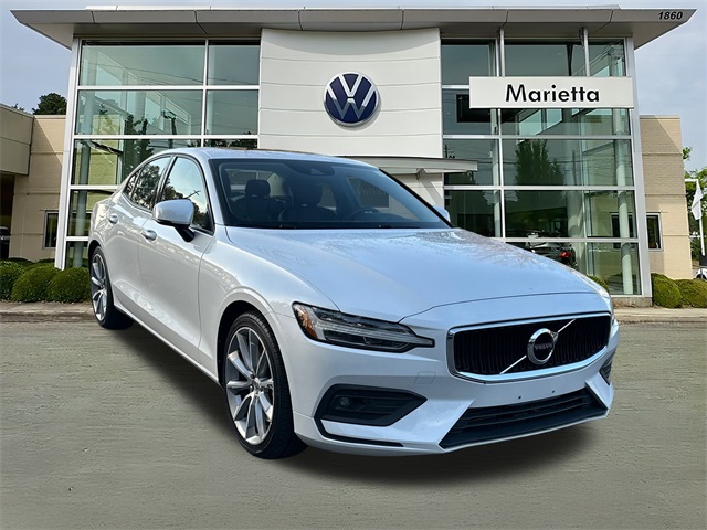 2021 Volvo S60 Momentum's photo