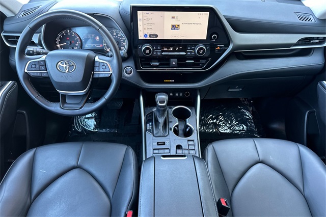 2024 Toyota Highlander XLE photo 11