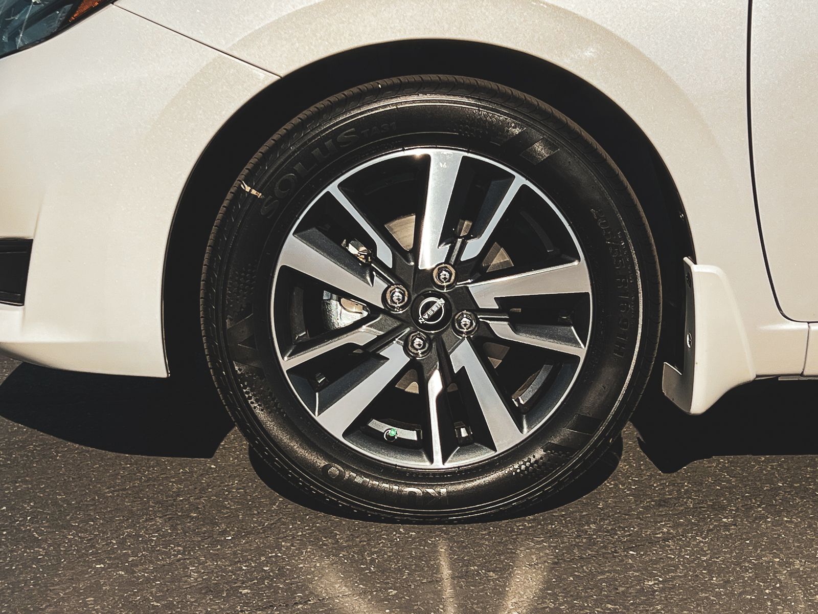 2025 Nissan Versa 1.6 SV photo 3