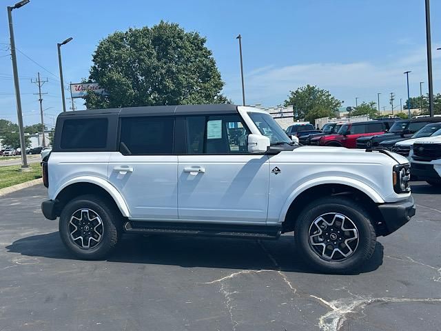 2025 Ford Bronco Outer Banks photo 10
