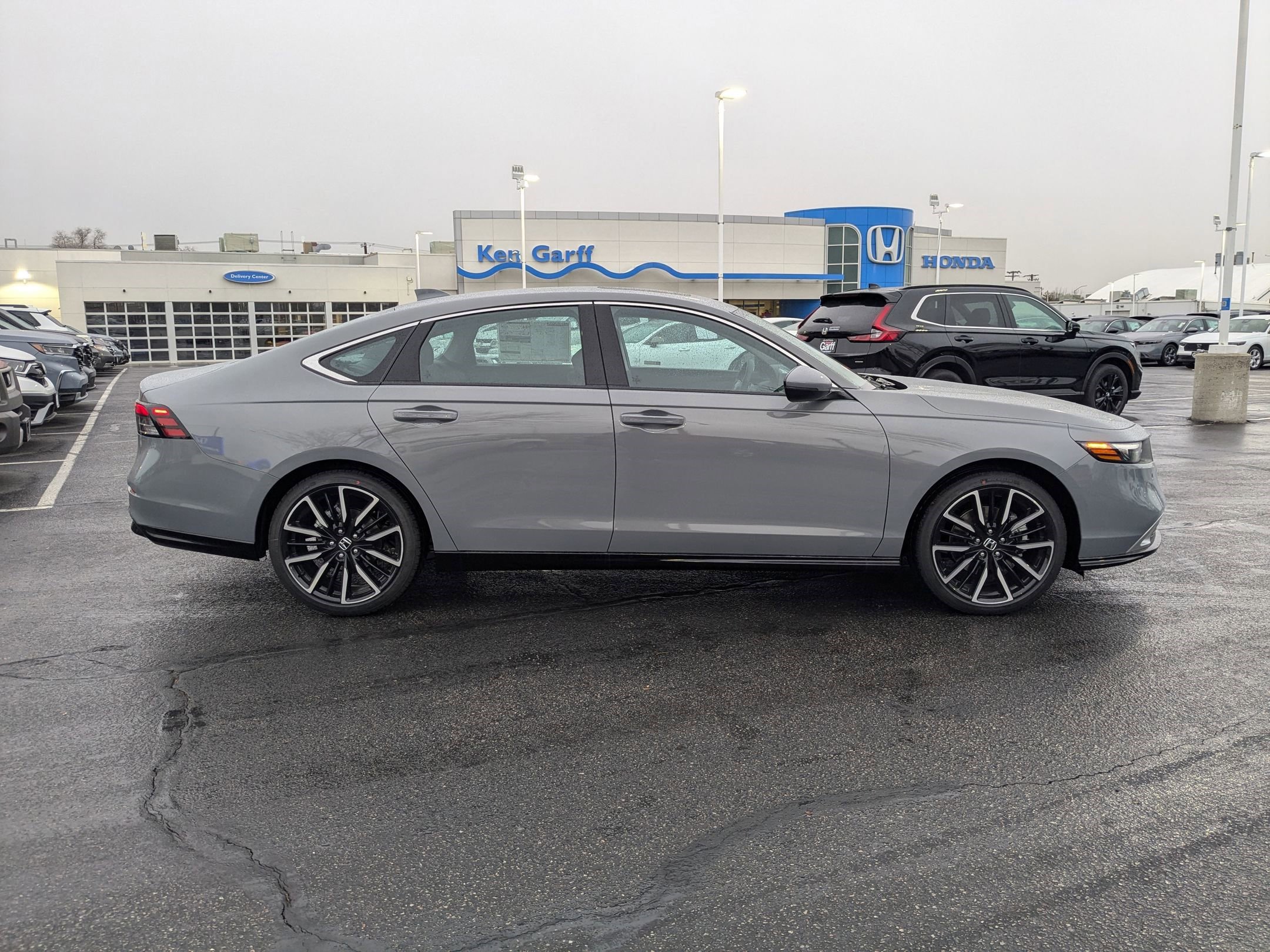 2025 Honda Accord Hybrid Touring photo 2