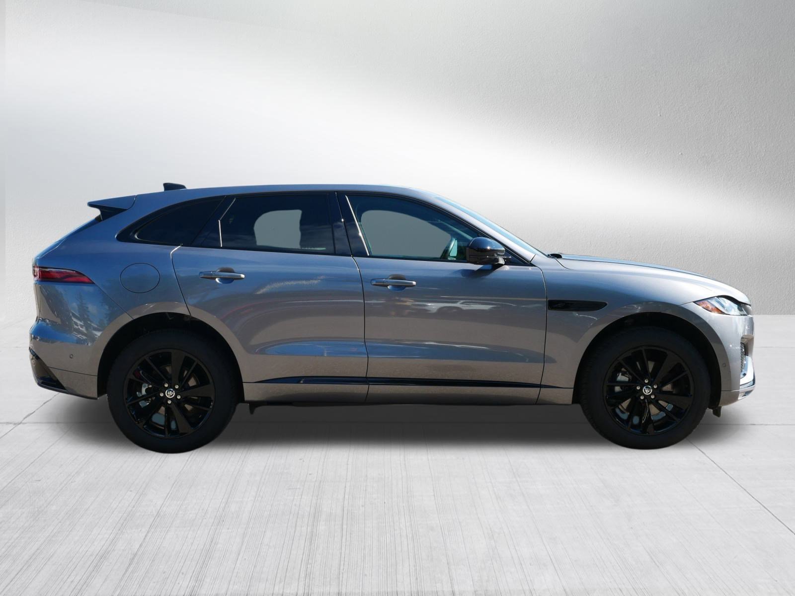 2025 Jaguar F-PACE P250 R-Dynamic S photo 3