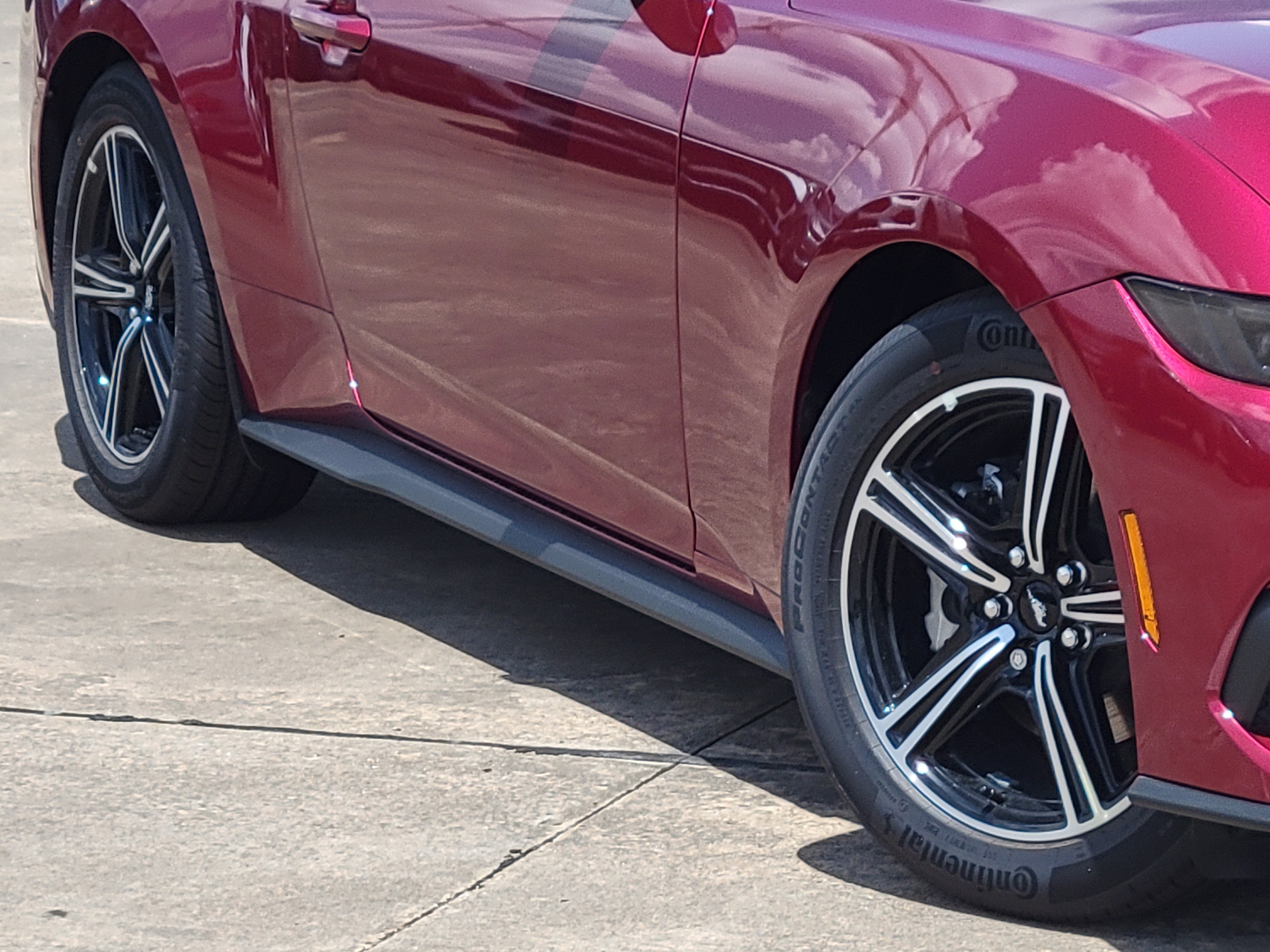 2025 Ford Mustang EcoBoost photo 3